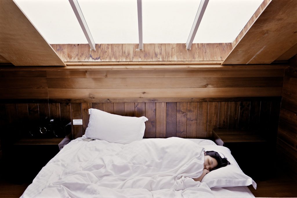4 เหตุผลที่ทำให้การนอนที่โรงแรมนั้น “หลับสบายกว่าที่บ้าน”